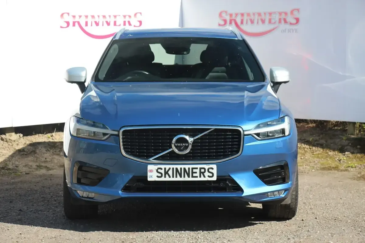 Usado Volvo XC60 R-Design Pro 190 HP (139 kW) 2018 Azul SUV