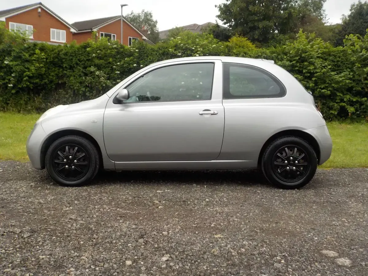Used Nissan Micra SE 80 HP (58 kW) 2003 Silver Hatchback