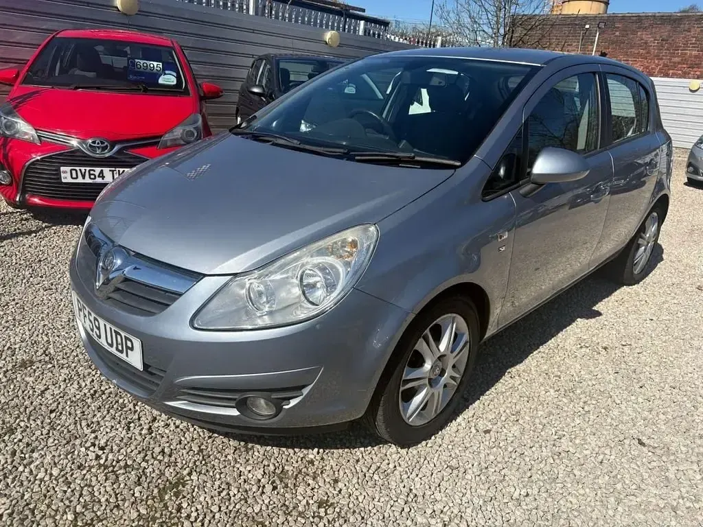 Second-hand Vauxhall Corsa 100 CP (73 kW) 2010 Argintiu Hatchback