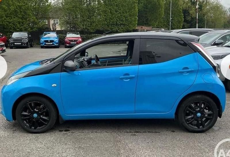 Begagnad Toyota Aygo X-cite 2016 Blå Halvkombi