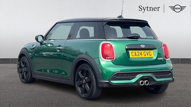 Used Mini Cooper S Classic 176 HP (129 kW) 2024 Green Hatchback