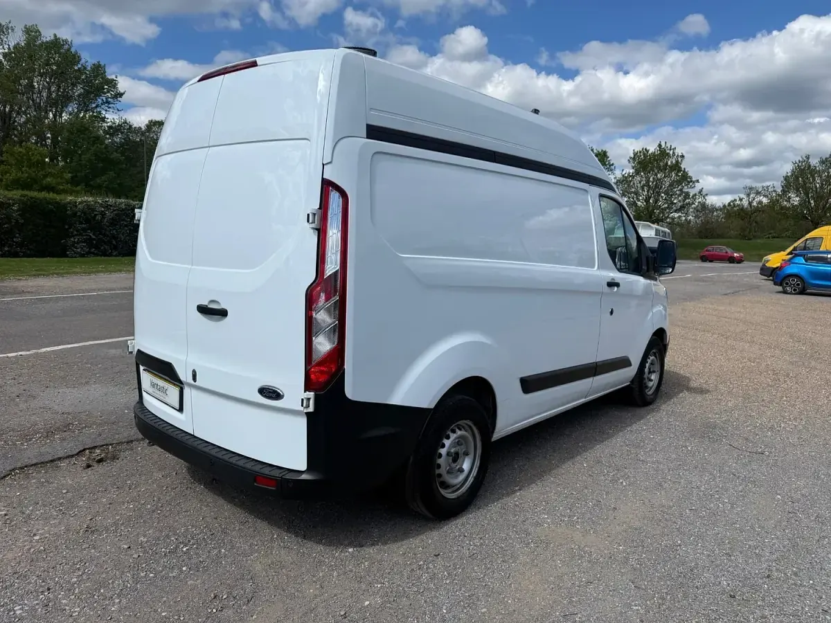 Used Ford Transit Custom 105 HP (77 kW) 2019 White Van