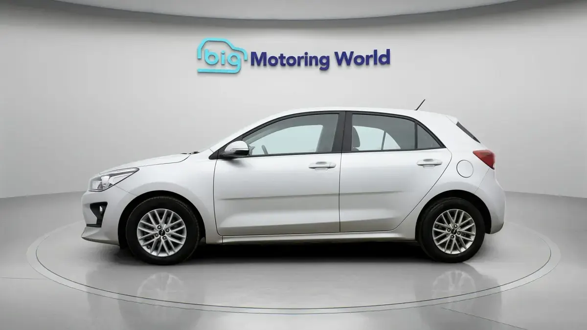 Used Kia Rio 84 HP (61 kW) 2022 Silver Hatchback