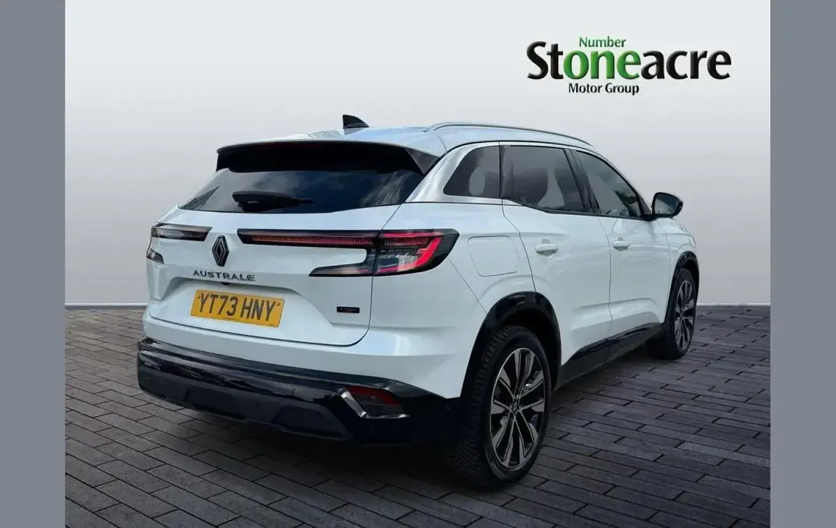 Used Renault Austral Techno 196 HP (144 kW) 2023 White SUV