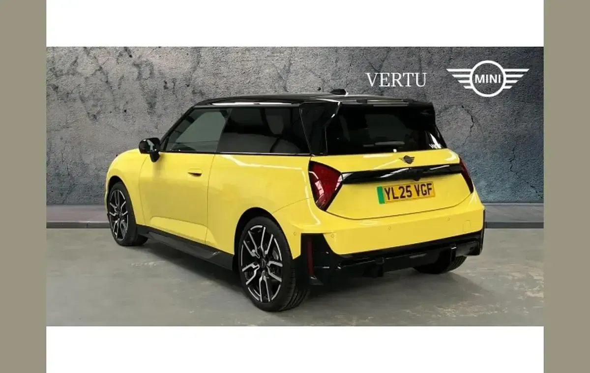 Begagnad Mini Cooper Sport 135 kW (184 HK) 2025 Gul Halvkombi