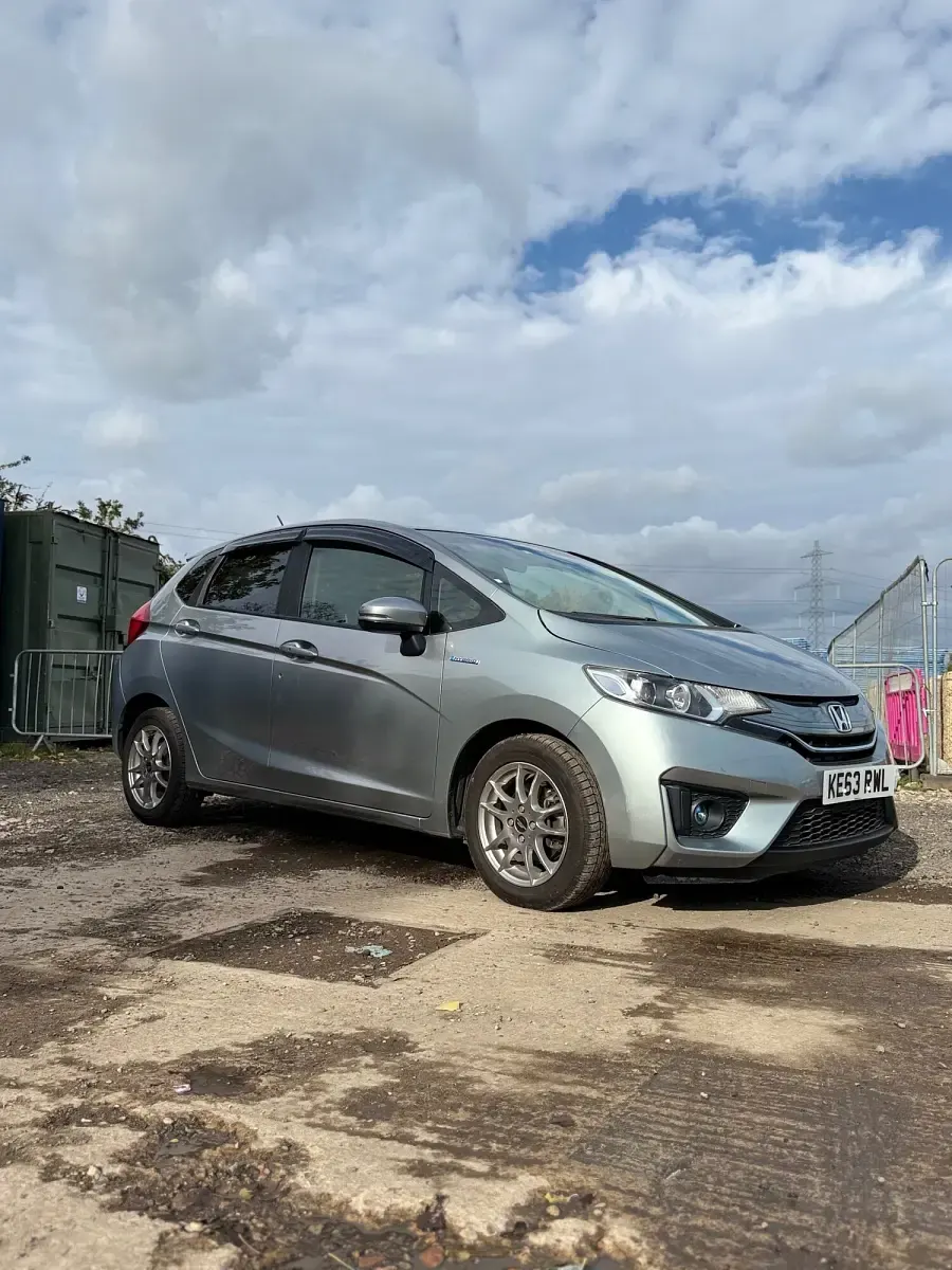 Used Honda Fit 132 HP (97 kW) 2013 White Hatchback