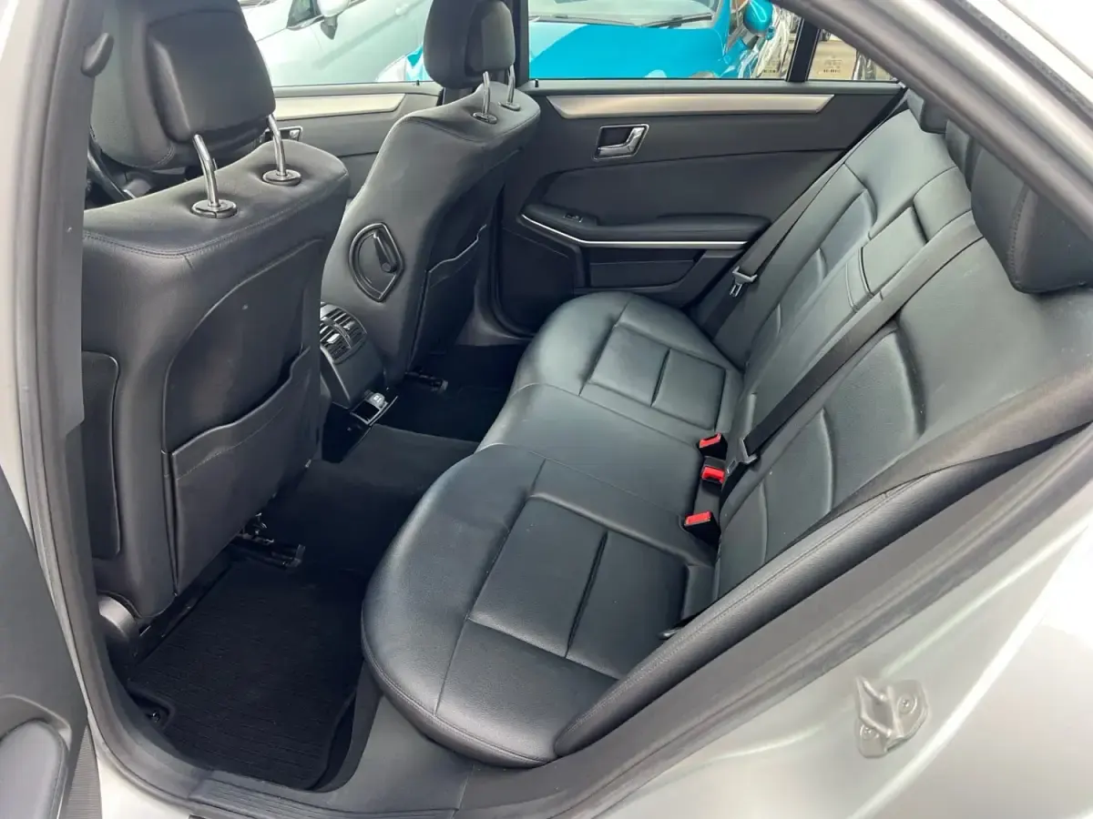 Usado Mercedes E220 SE 2011 Prateado Sedan