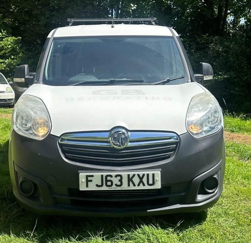White Used 2013 Vauxhall Combo MPV | £2,500 (Super price) - Image 1/4