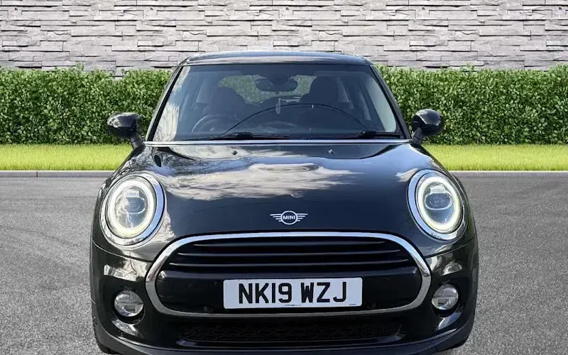 Usado Mini Cooper Classic 136 HP (100 kW) 2019 Preto Citadino