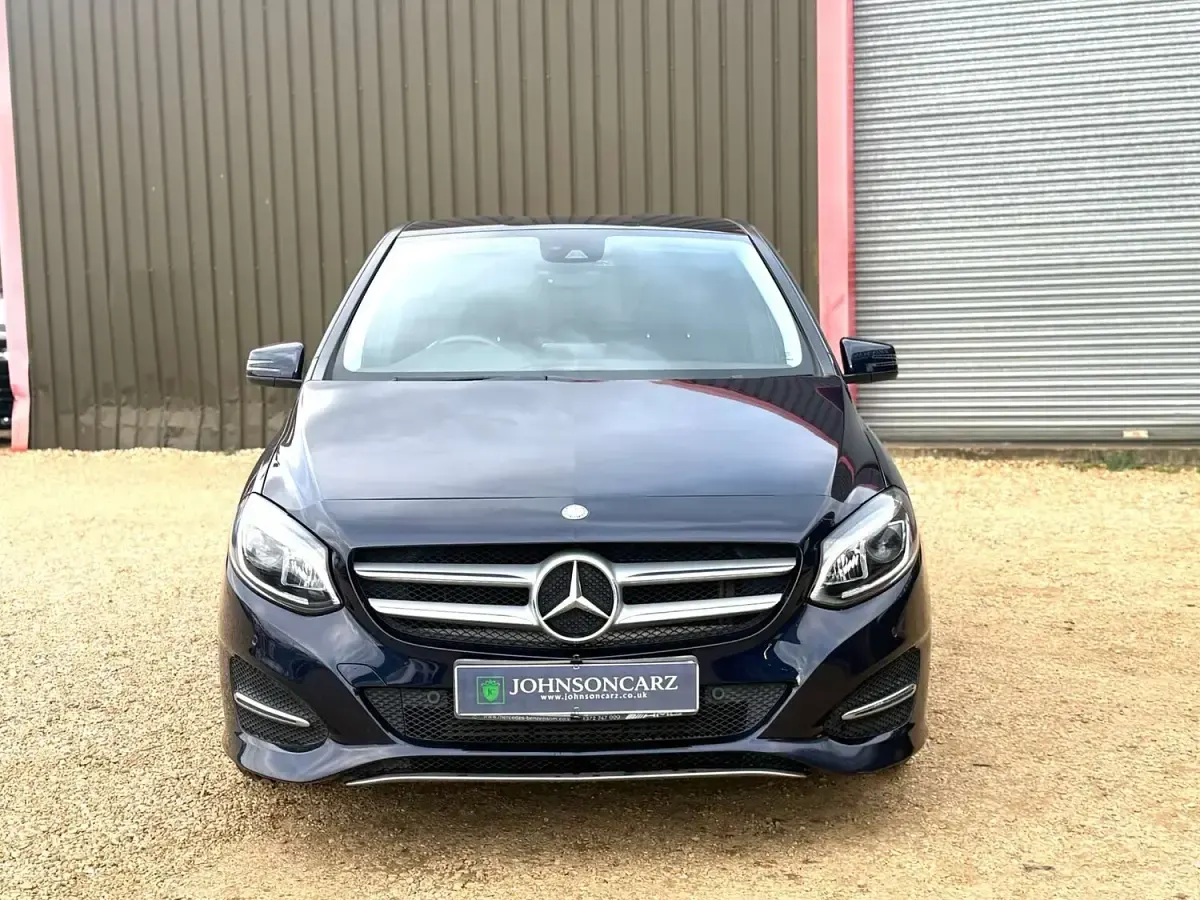 Used Mercedes B200 Premium 156 HP (114 kW) 2017 Blue Hatchback