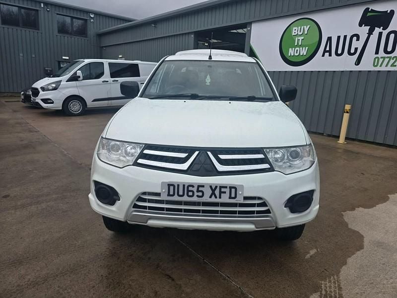 Begagnad Mitsubishi L200 134 HK (98 kW) 2015 Vit Pickup