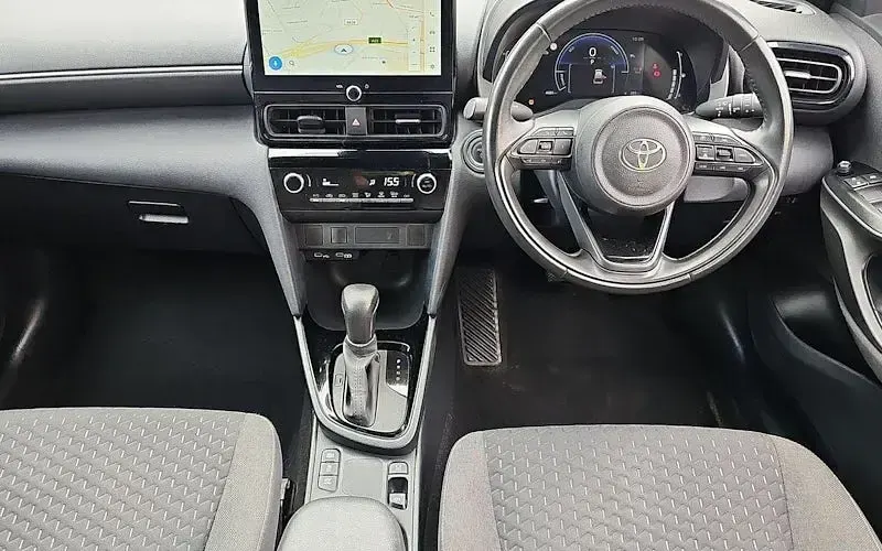 Used Toyota Yaris Cross Design 116 HP (85 kW) 2024 White SUV