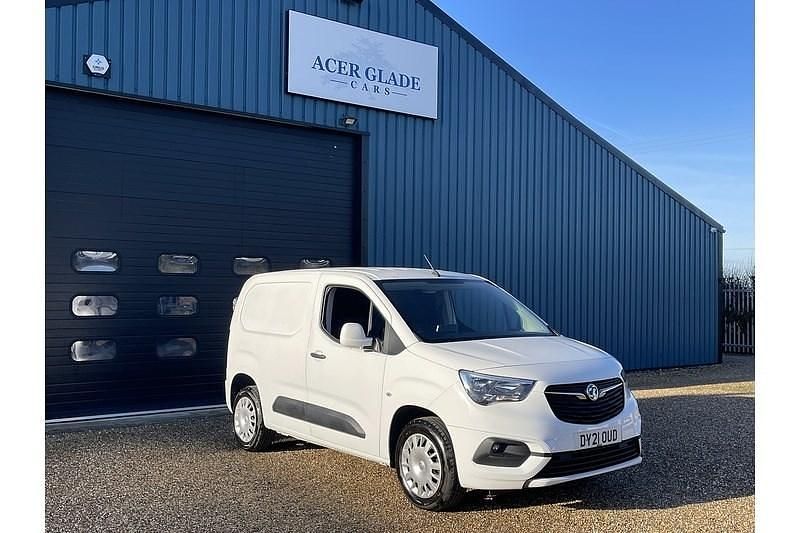 Used Vauxhall Combo Sportive 100 HP (73 kW) 2021 White Van