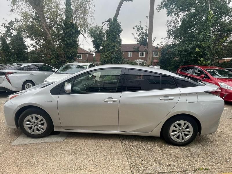 Used Toyota Prius 70 HP (51 kW) 2018 Silver Hatchback