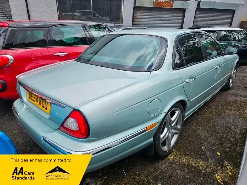 Used Jaguar XJ SE 241 HP (177 kW) 2004 Silver Sedan