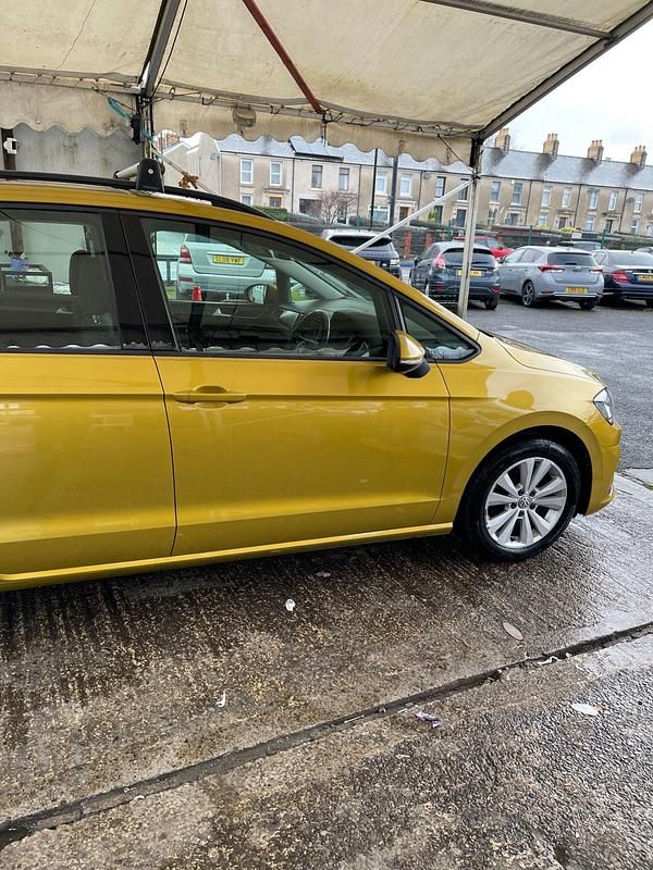 Used VW Golf Sportsvan SE 2018 Yellow MPV