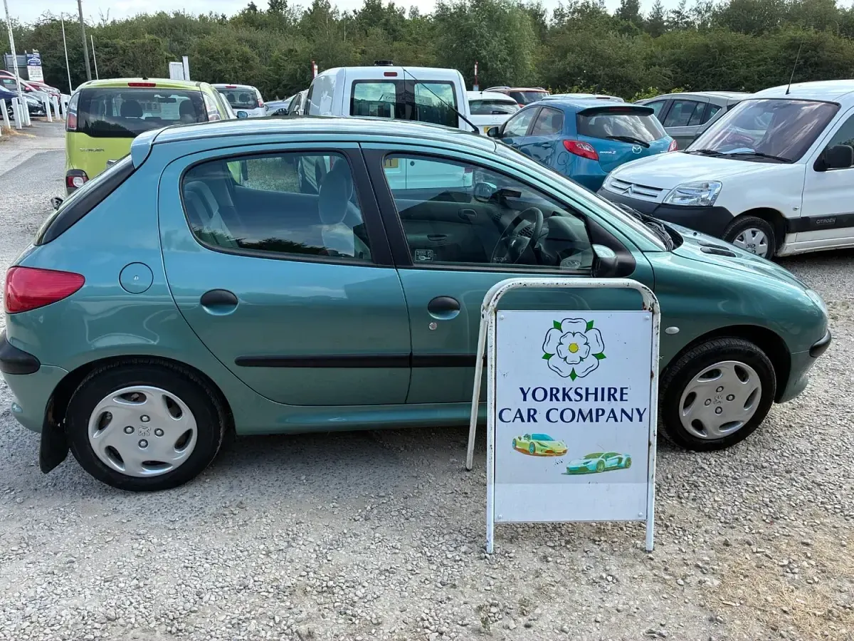 Used Peugeot 206 75 HP (55 kW) 2001 Green Hatchback