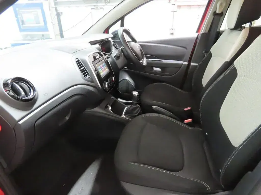 Used Renault Captur Iconic 130 HP (95 kW) 2020 Red SUV