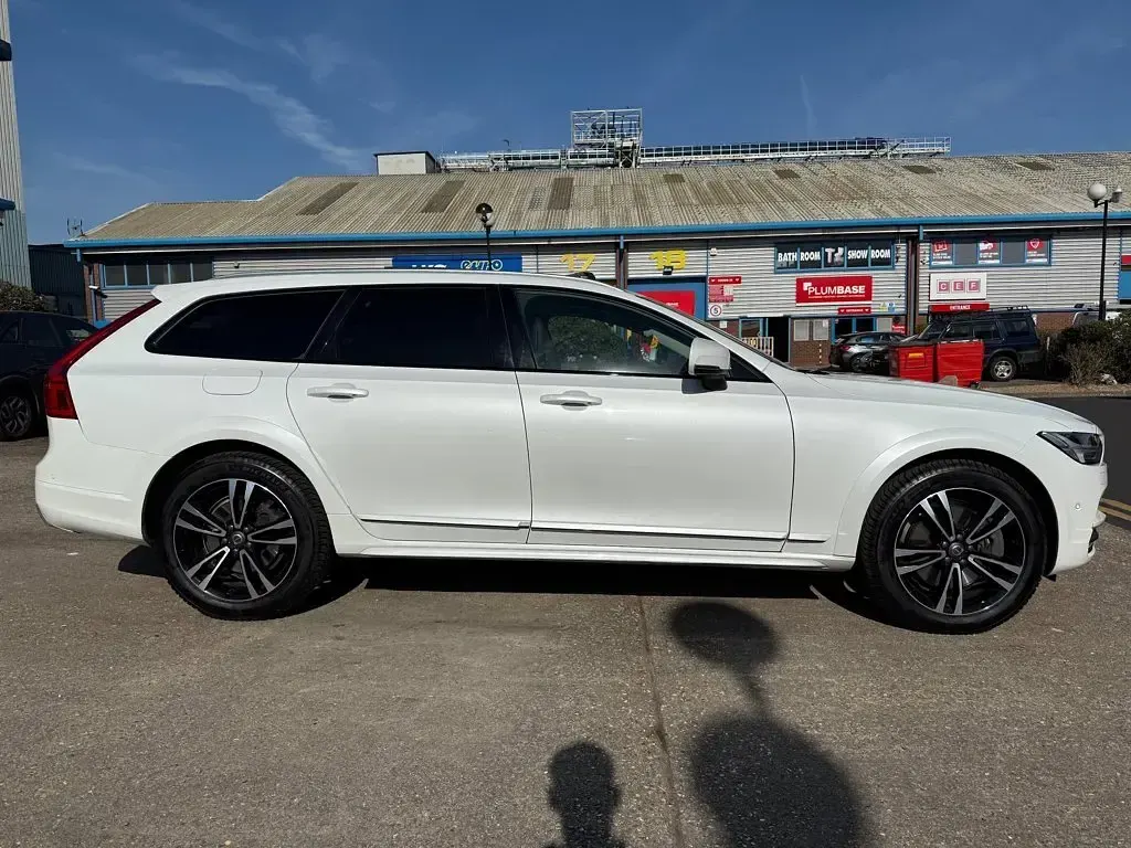 Used Volvo V90 CC Pro 350 HP (257 kW) 2019 White Estate