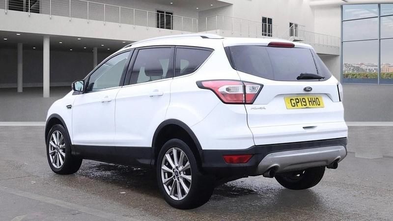 Used Ford Kuga Titanium 120 HP (88 kW) 2019 Frozen white SUV