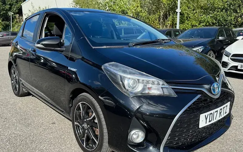 Used Toyota Yaris Design 101 HP (74 kW) 2016 Black Hatchback