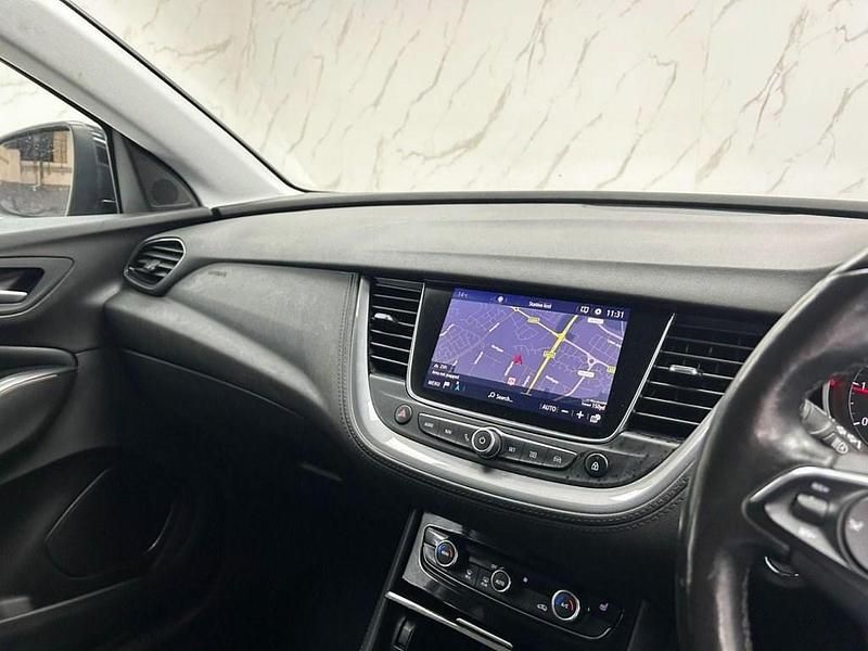 Used Vauxhall Grandland X Sport 130 HP (95 kW) 2018 Red SUV