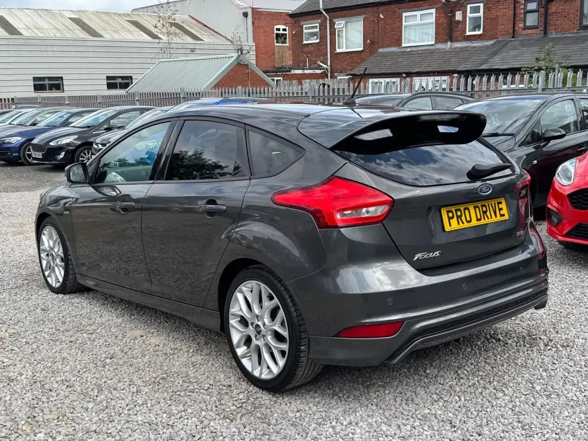 Used Ford Focus ST-Line 140 HP (102 kW) 2018 Grey Hatchback