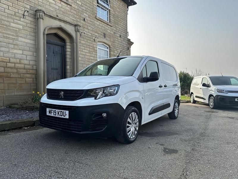 Used Peugeot Partner 2019 White MPV