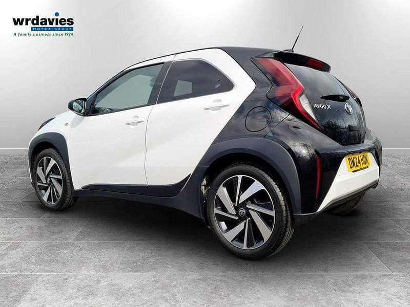 Used Toyota Aygo X 72 HP (52 kW) 2024 White SUV
