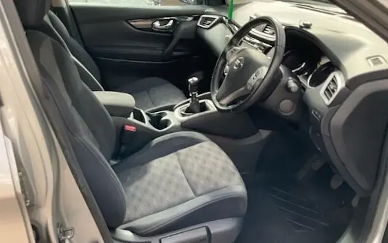 Used Nissan Qashqai Acenta Premium 116 HP (85 kW) 2014 Silver SUV