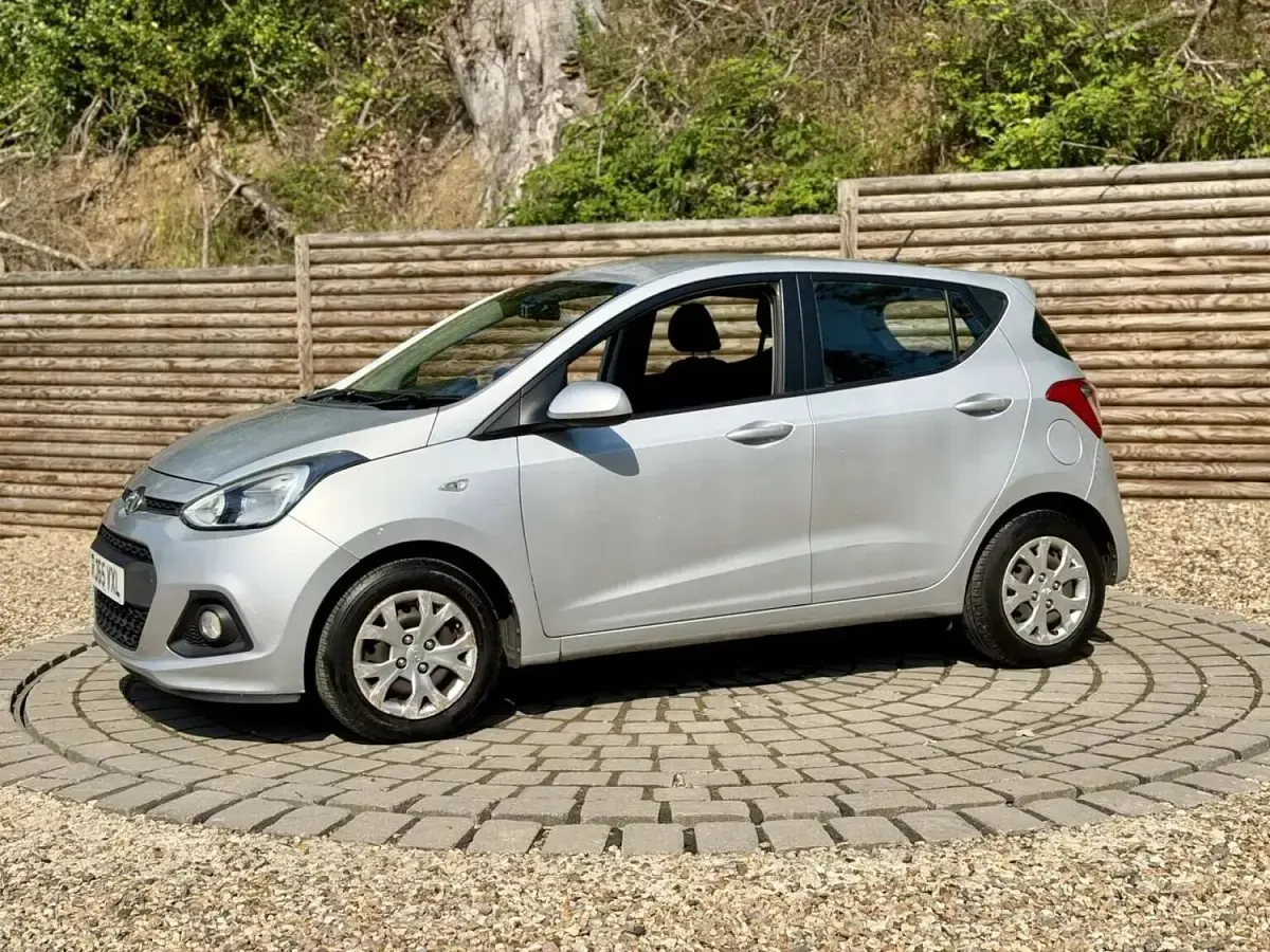 Used Hyundai i10 SE 87 HP (63 kW) 2014 Silver Hatchback