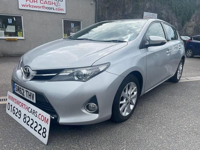 Silver Used 2013 Toyota Auris Hatchback | £6,395 (Fair price) - Image 1/4