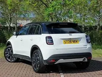 New Fiat 600 La Prima 100 HP (73 kW) 2026 Bicolour  white with black roof SUV