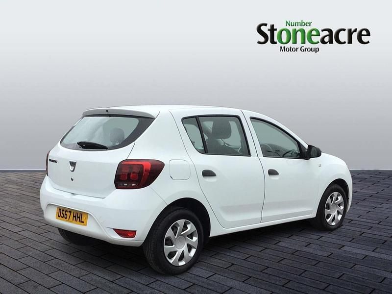 Used Dacia Sandero Ambiance 72 HP (52 kW) 2018 White Hatchback