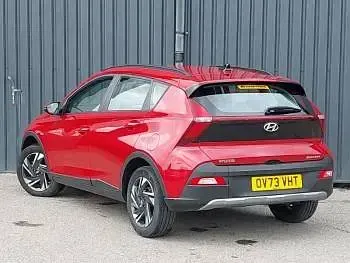 Begagnad Hyundai Bayon SE 100 HK (73 kW) 2023 Röd SUV