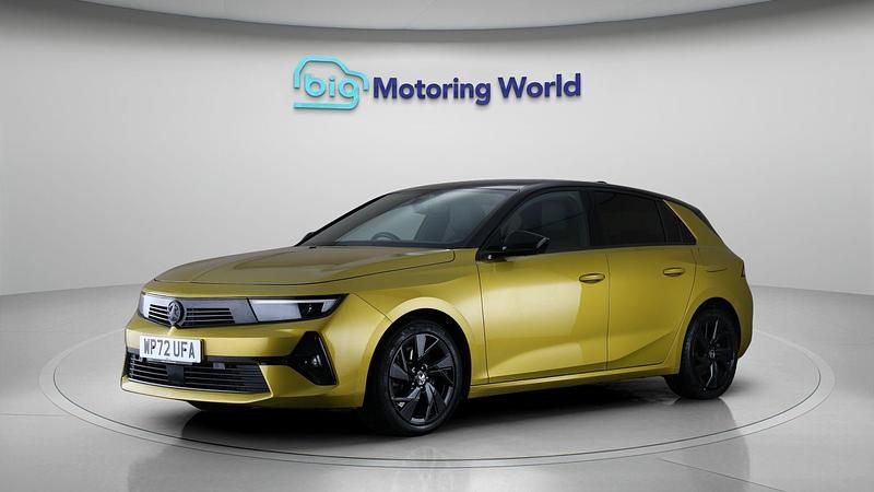 Used Vauxhall Astra GS Line 178 HP (130 kW) 2022 Yellow/black Hatchback