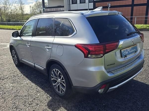 Usado Mitsubishi Outlander 147 HP (108 kW) 2017 Prateado SUV