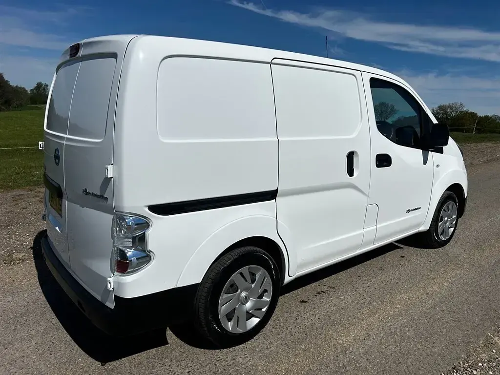 Begagnad Nissan e-NV200 Acenta 80 kW (109 HK) 2021 Vit Minibuss