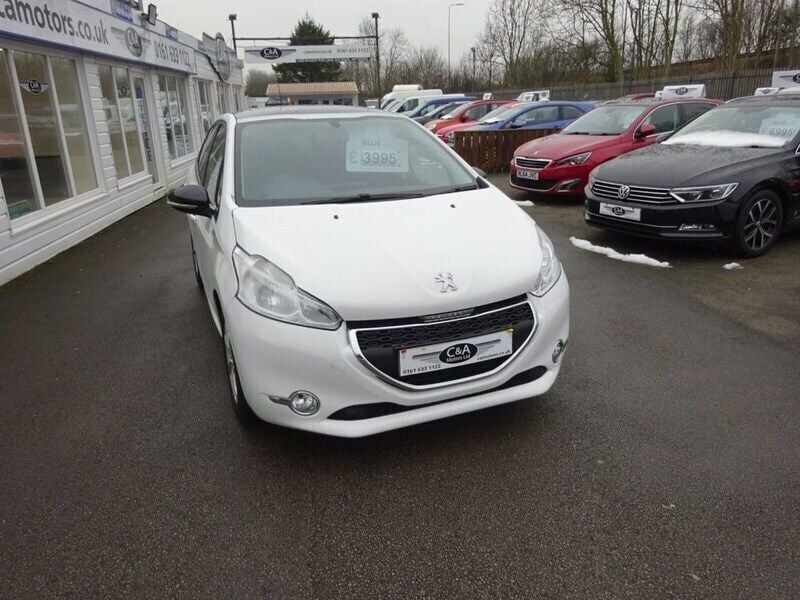 White Used 2015 Peugeot 208 Style Hatchback | £3,995 (Good price) - Image 1/4