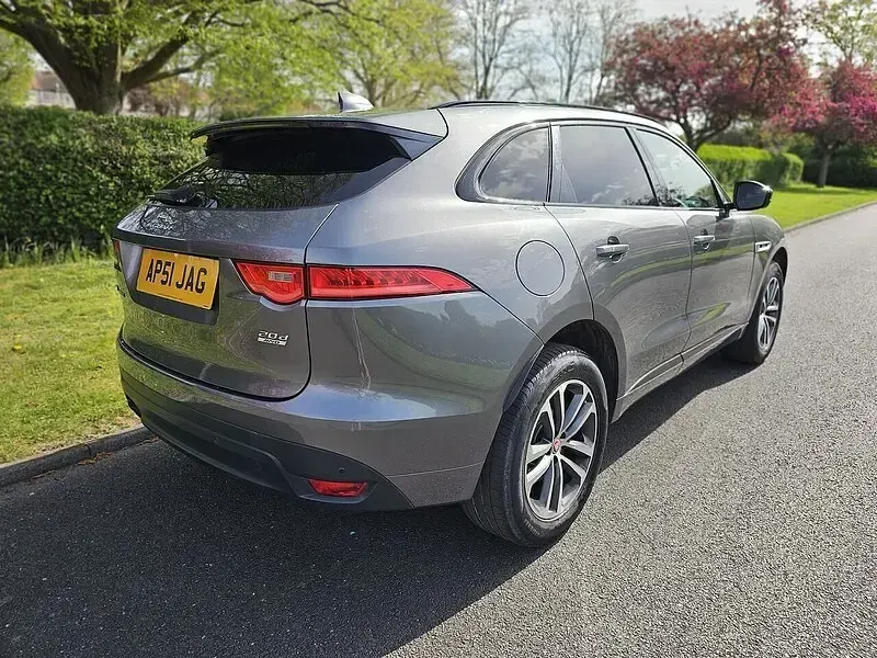 Second-hand Jaguar F-Pace R-Sport 180 CP (132 kW) 2017 Gri SUV