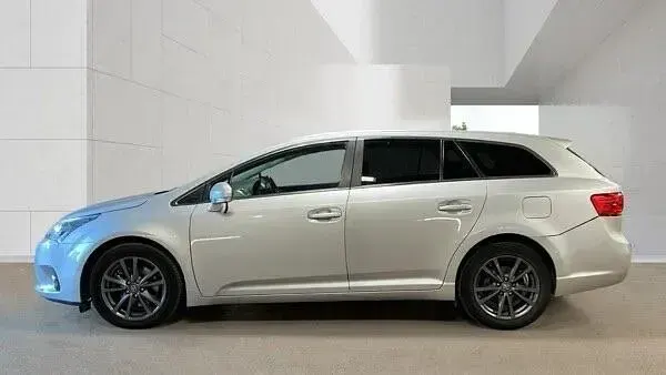 Used Toyota Avensis 150 HP (110 kW) 2013 Silver Estate