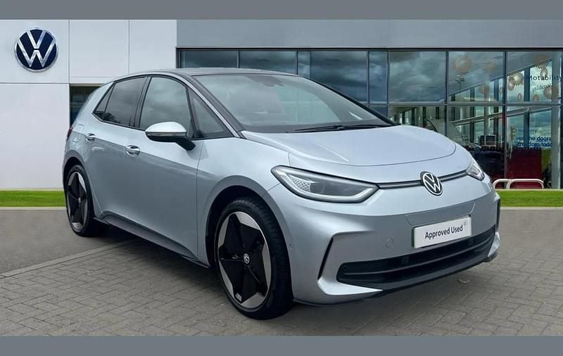 Silver New 2025 VW ID.3 Pro Hatchback | £32,066 (Expensive) - Image 1/4
