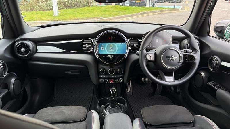 Używany Mini Cooper Hatch 134 KM (98 kW) 2024 Zielony Hatchback