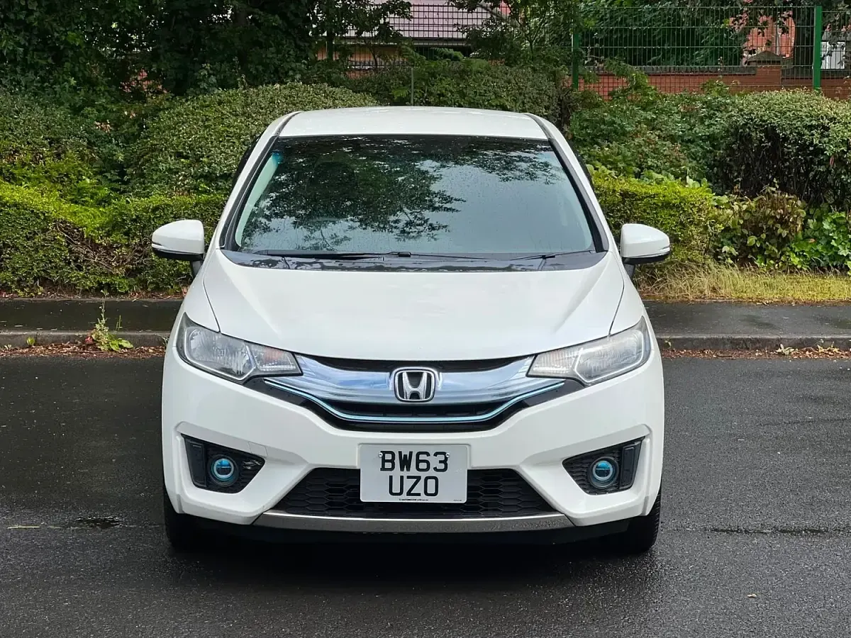 Used Honda Fit Hybrid 109 HP (80 kW) 2026 White Hatchback