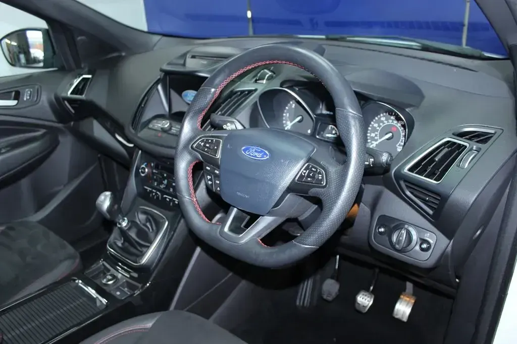 Used Ford Kuga ST-Line 180 HP (132 kW) 2019 White SUV