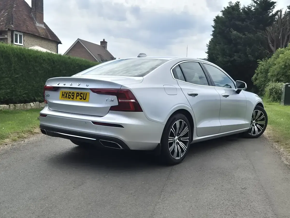 Used Volvo S60 Inscription 250 HP (183 kW) 2019 Silver Sedan