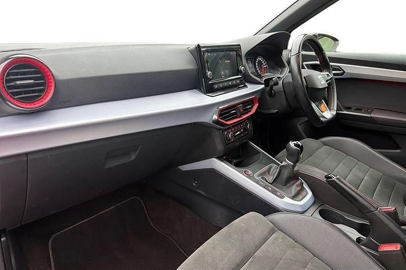 Used Seat Arona FR 110 HP (80 kW) 2022 Desire red with black roof SUV