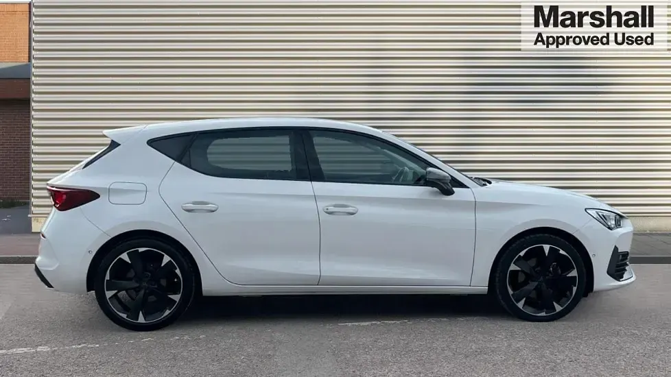 Used Cupra Leon 150 HP (110 kW) 2024 White Hatchback