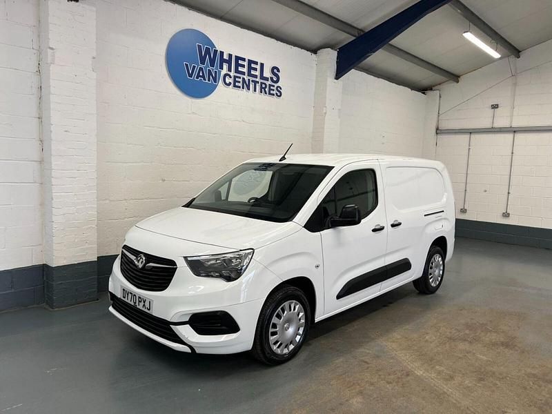 White Used 2020 Vauxhall Combo Sportive MPV | £10,790 (Fair price) - Image 1/4