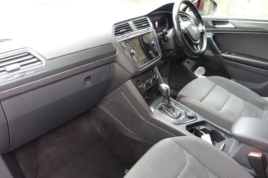 Second-hand VW Tiguan SEL 190 CP (139 kW) 2019 Roșu SUV